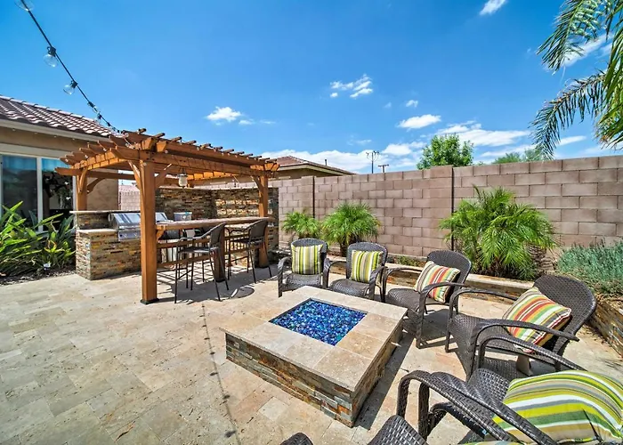 Hot Tub & Putting Green: In * Surprise