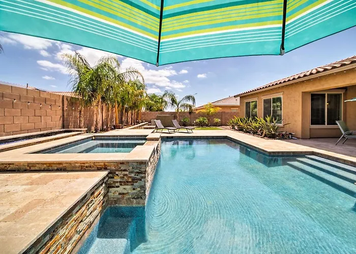 Holiday home Hot Tub & Putting Green: In *