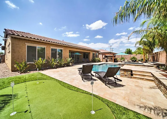 Holiday home Hot Tub & Putting Green: In