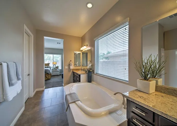 Holiday home Hot Tub & Putting Green: In Surprise